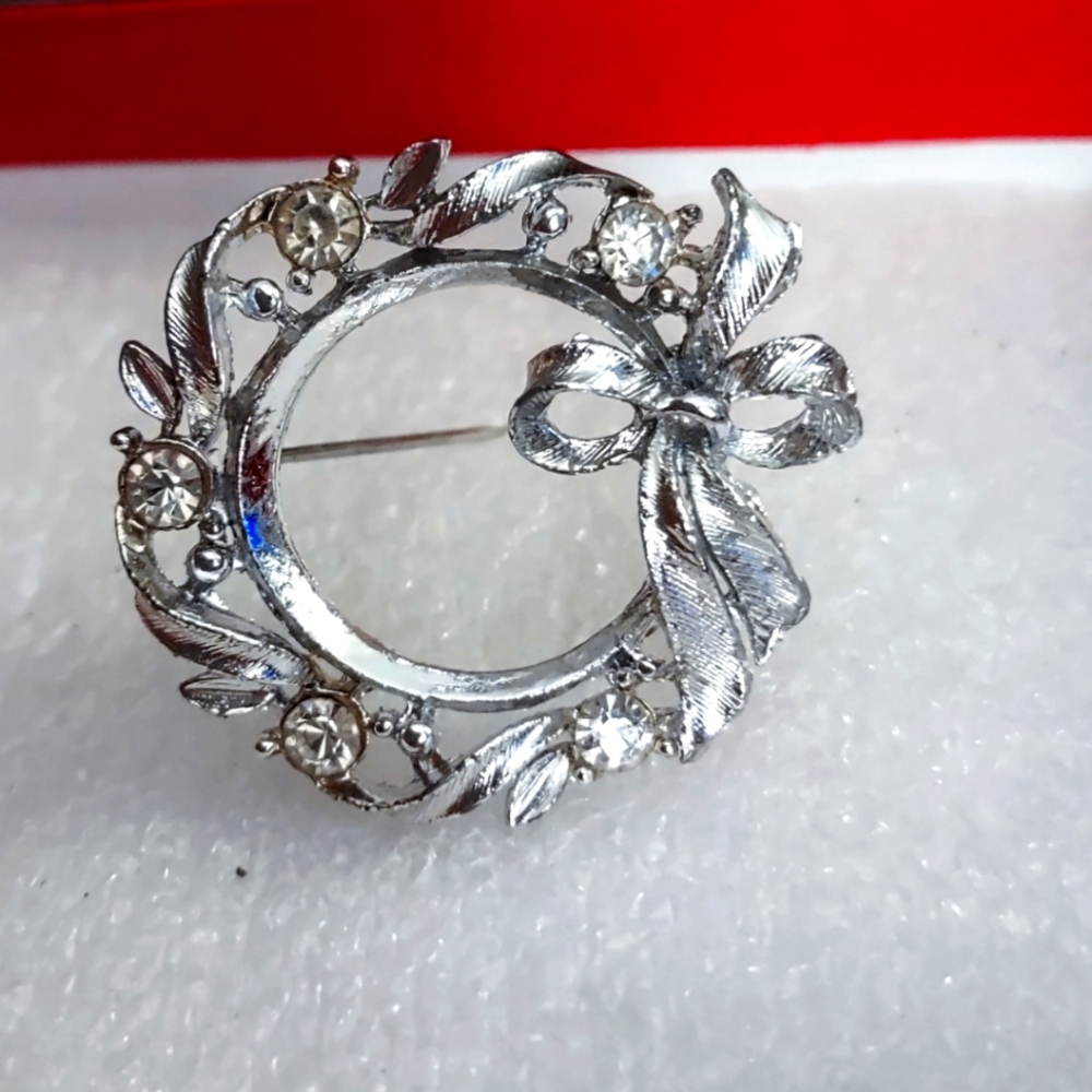 Victorian Silver Wreath w/ Crystals & Ribbon Bow Accent